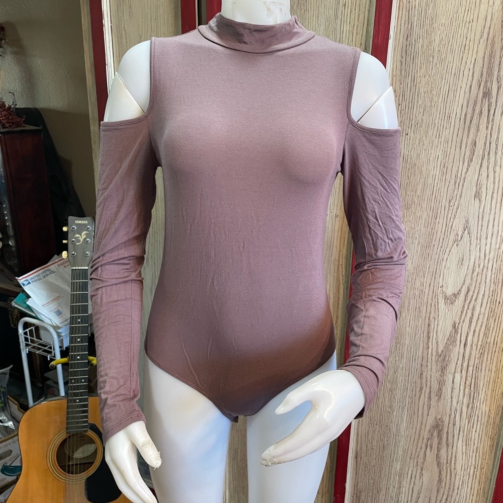 Elegant Mauve Cold Shoulder Bodysuit